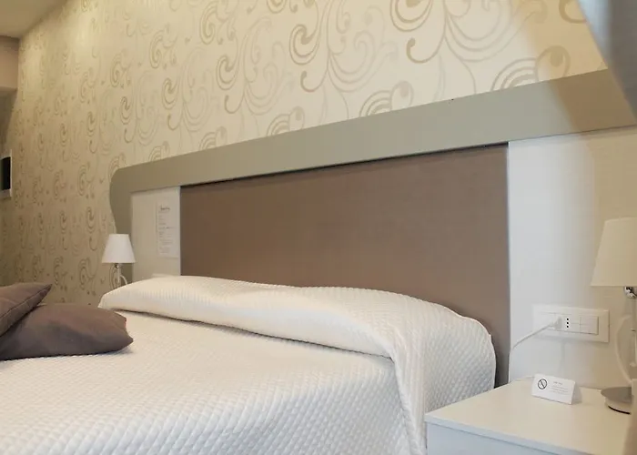 Elenoire & 4* Roma
