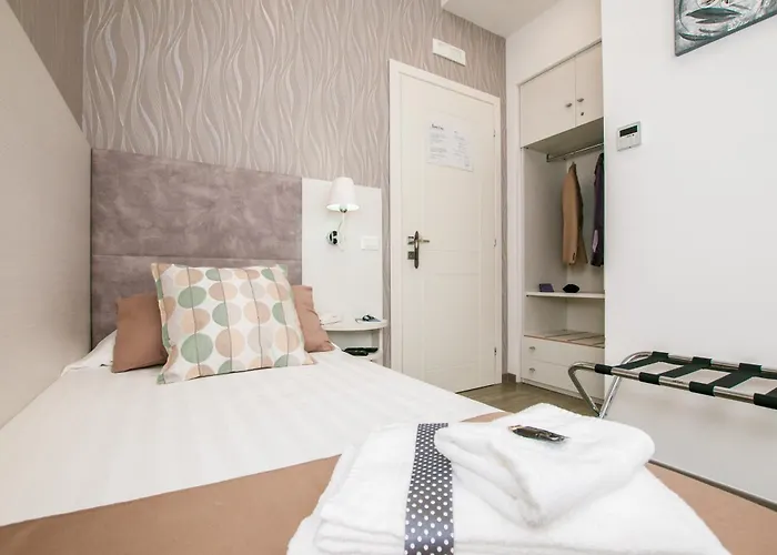 Elenoire & 4* Roma